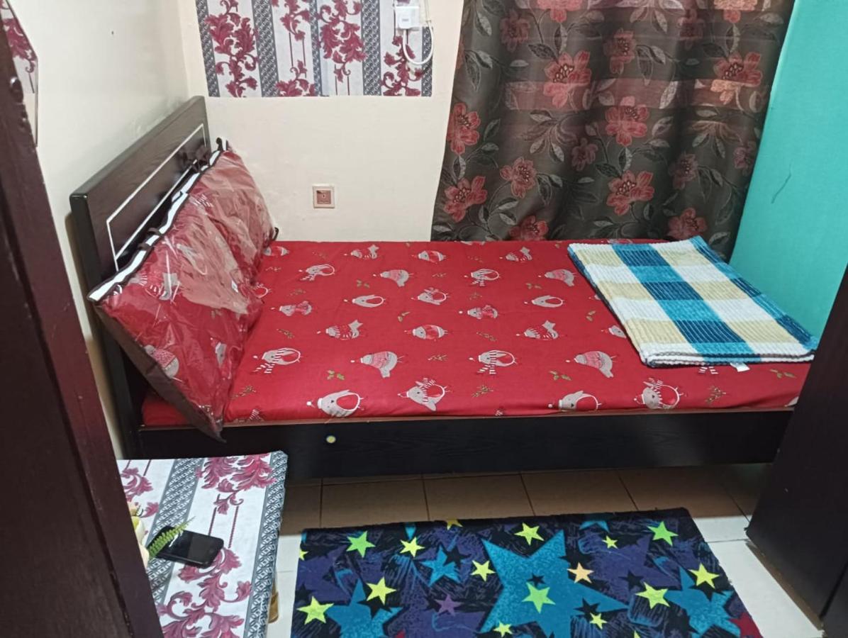 Moon Backpackers , Al Rigga , Partition For Couples And For Singles Apartment Дубай Екстериор снимка
