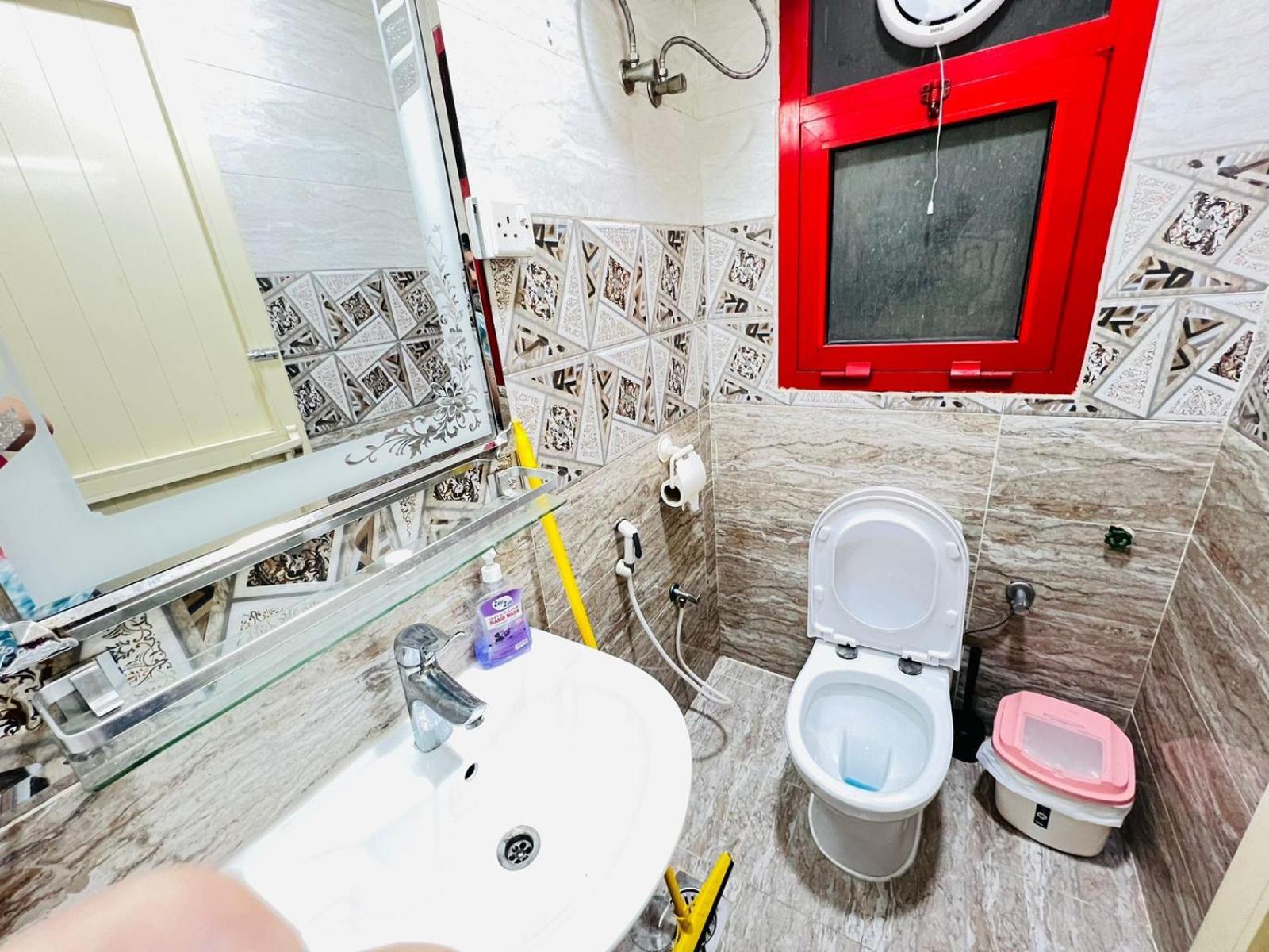Moon Backpackers , Al Rigga , Partition For Couples And For Singles Apartment Дубай Екстериор снимка
